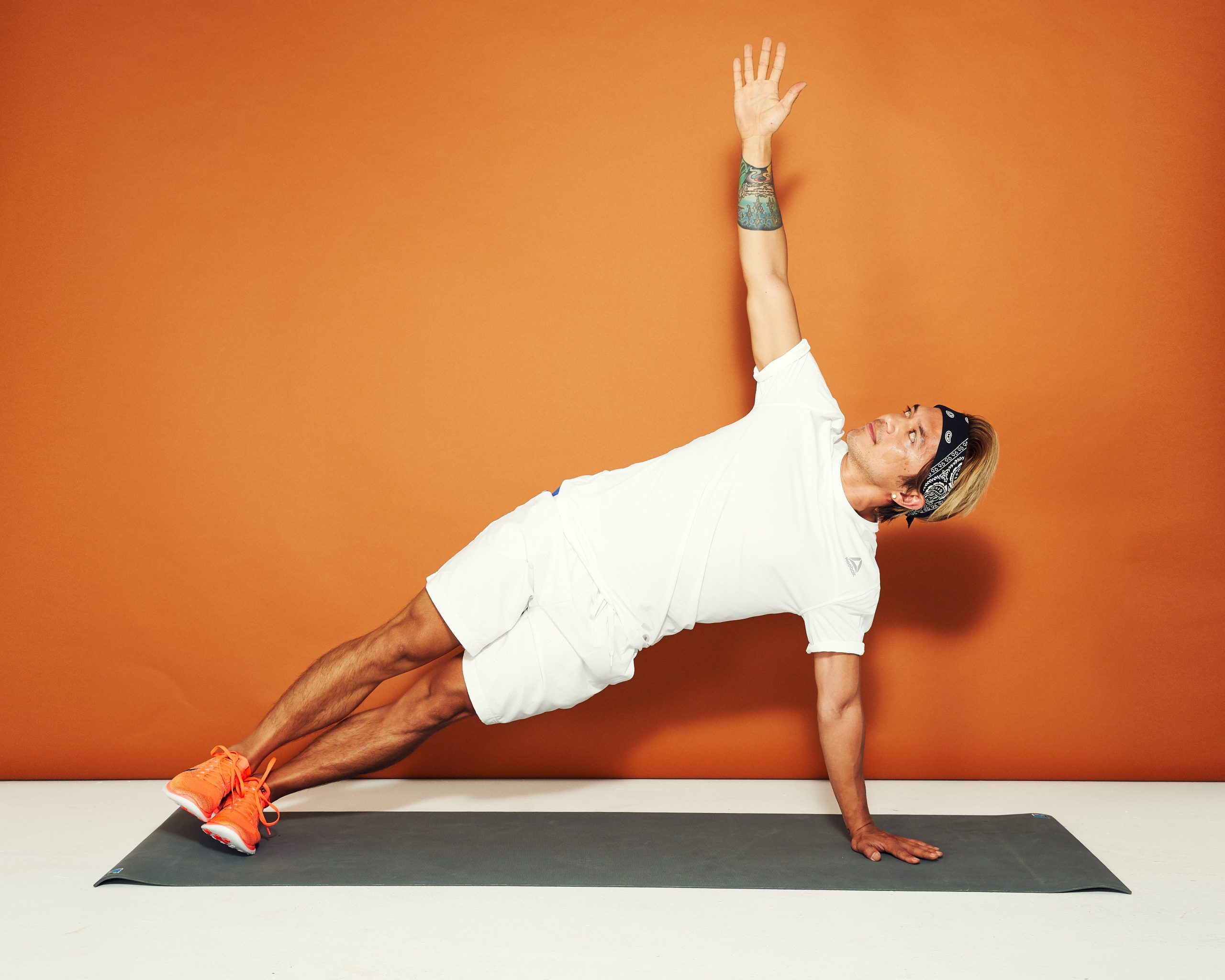 Los 10 mejores ejercicios de espalda baja para estabilidad y fuerza escalados